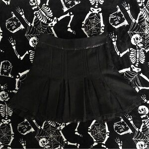 Voice Black Skirt